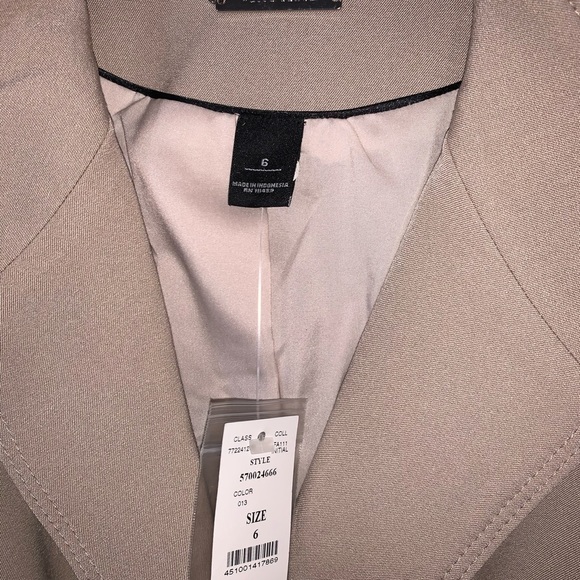 Blazer - Picture 4 of 5